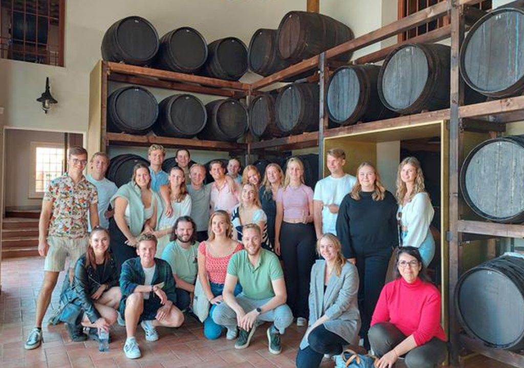 hiking_foraging_img2