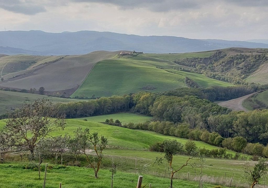 Scopri Volterra: Storia, Vino e Panorami Mozzafiato