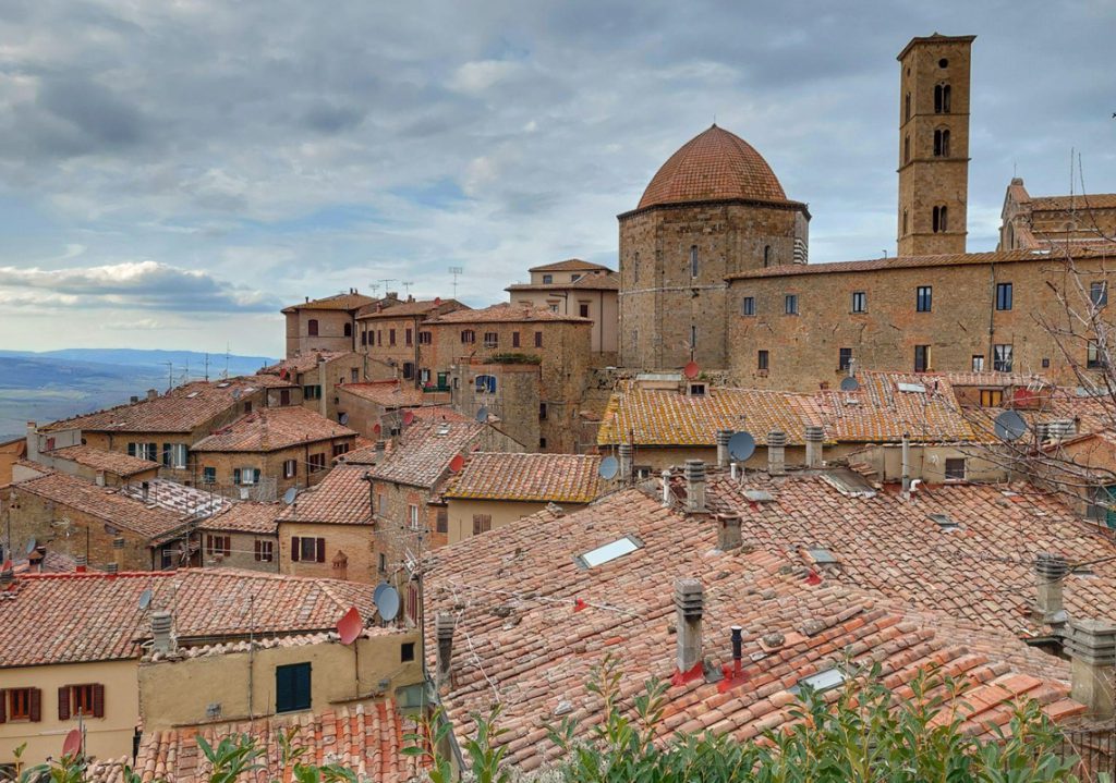 Scopri Volterra: Storia, Vino e Panorami Mozzafiato