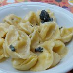 Tuscany Underground & Above: Sheep Farm Tour and Stalagmite Cave Experience