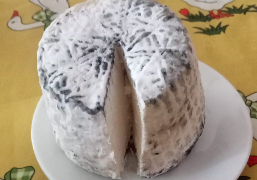 Una Giornata con le Capre Apuane – Formaggi, Natura e Storie Locali