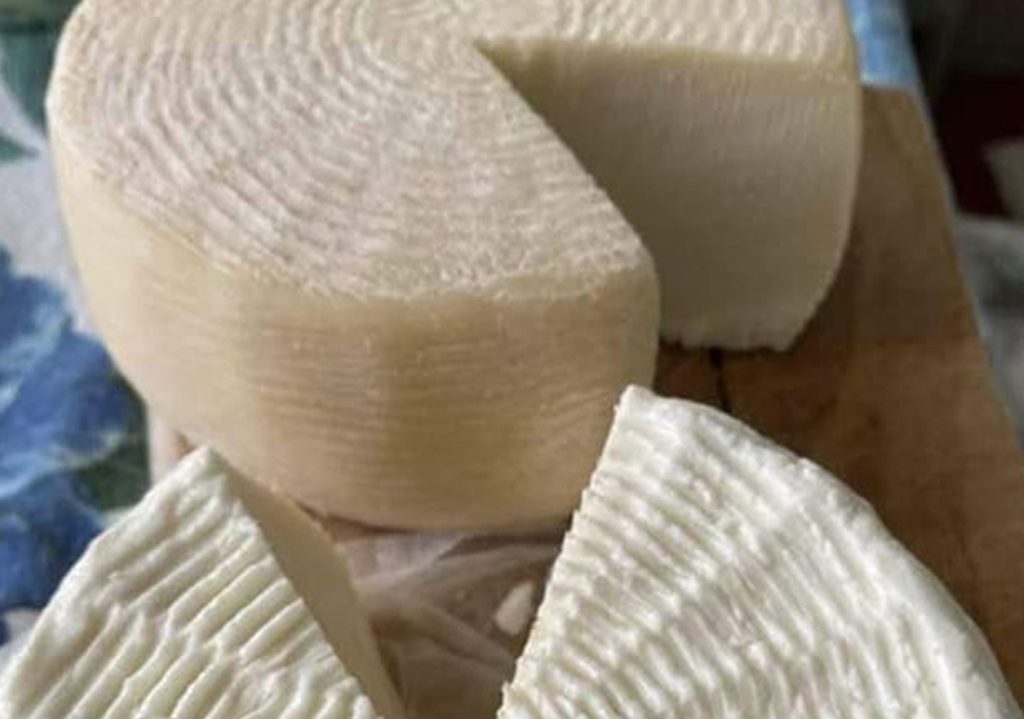 Una Giornata con le Capre Apuane – Formaggi, Natura e Storie Locali